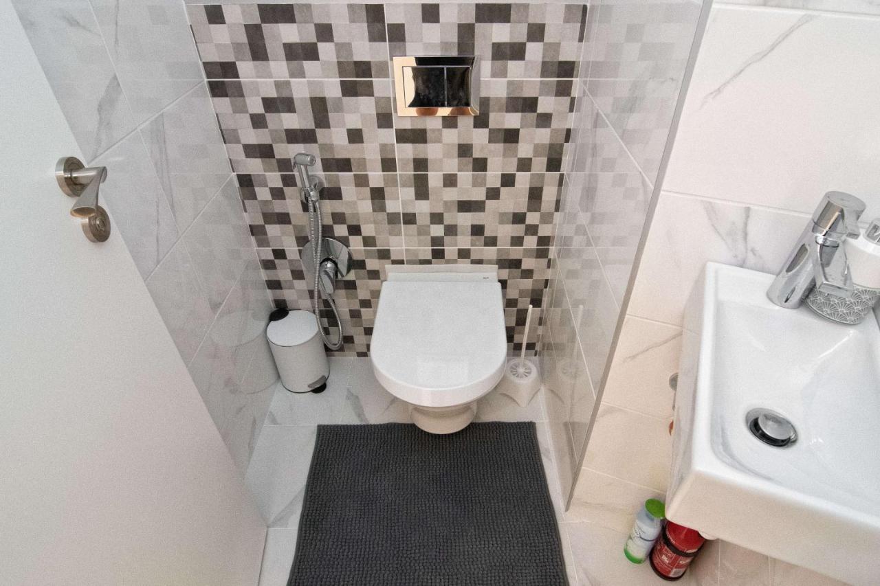 Luxury City Center Two Bedroom Apartment Close To Beach Varna Esterno foto